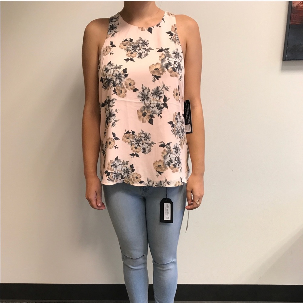 DailyLook Soft & Sweet Floral Tank